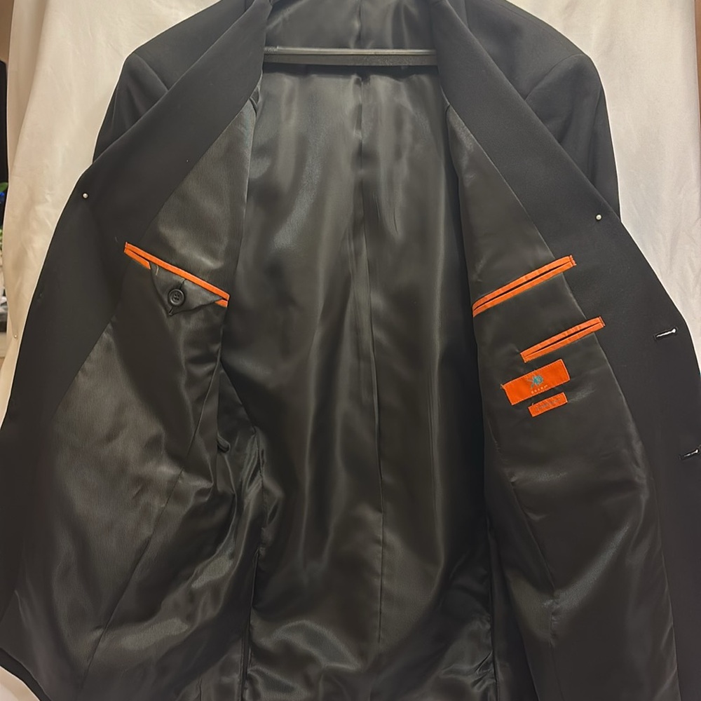 Gently Worn Men’s Wearhouse EGARA Extreme Slim Fit -Black Blazer- Worn Once 38R - Picture 7 of 10